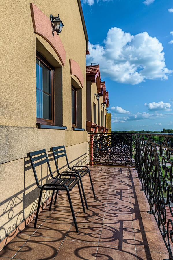 Hotel Stara Gorzelnia Licheń Екстериор снимка