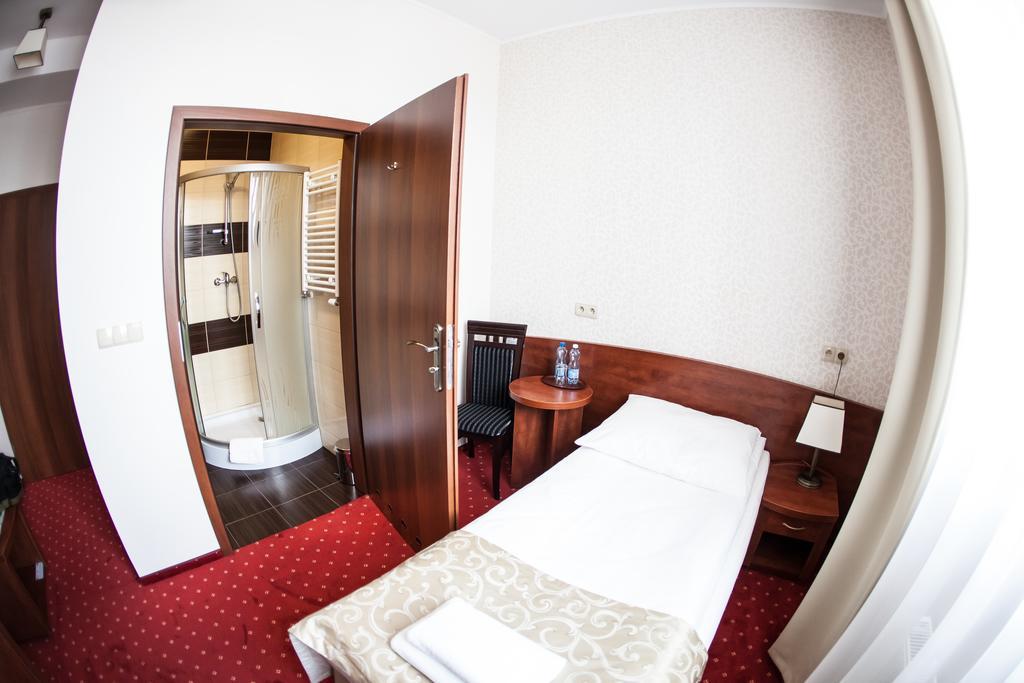 Hotel Stara Gorzelnia Licheń Стая снимка